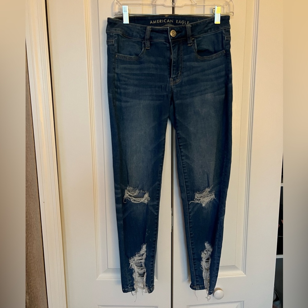 American eagle ripped skinny crop jeans. Size 6